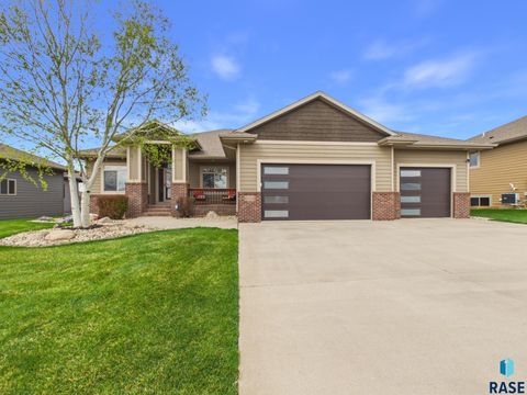 Photo of 4205 S Alpine Ave, Sioux Falls, SD 57110 (MLS # 22602851)