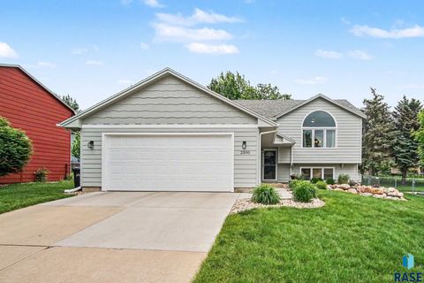 Homes For Sale - 2500 S Pepper Ridge Avenue<br/> Sioux Falls, SD 57103