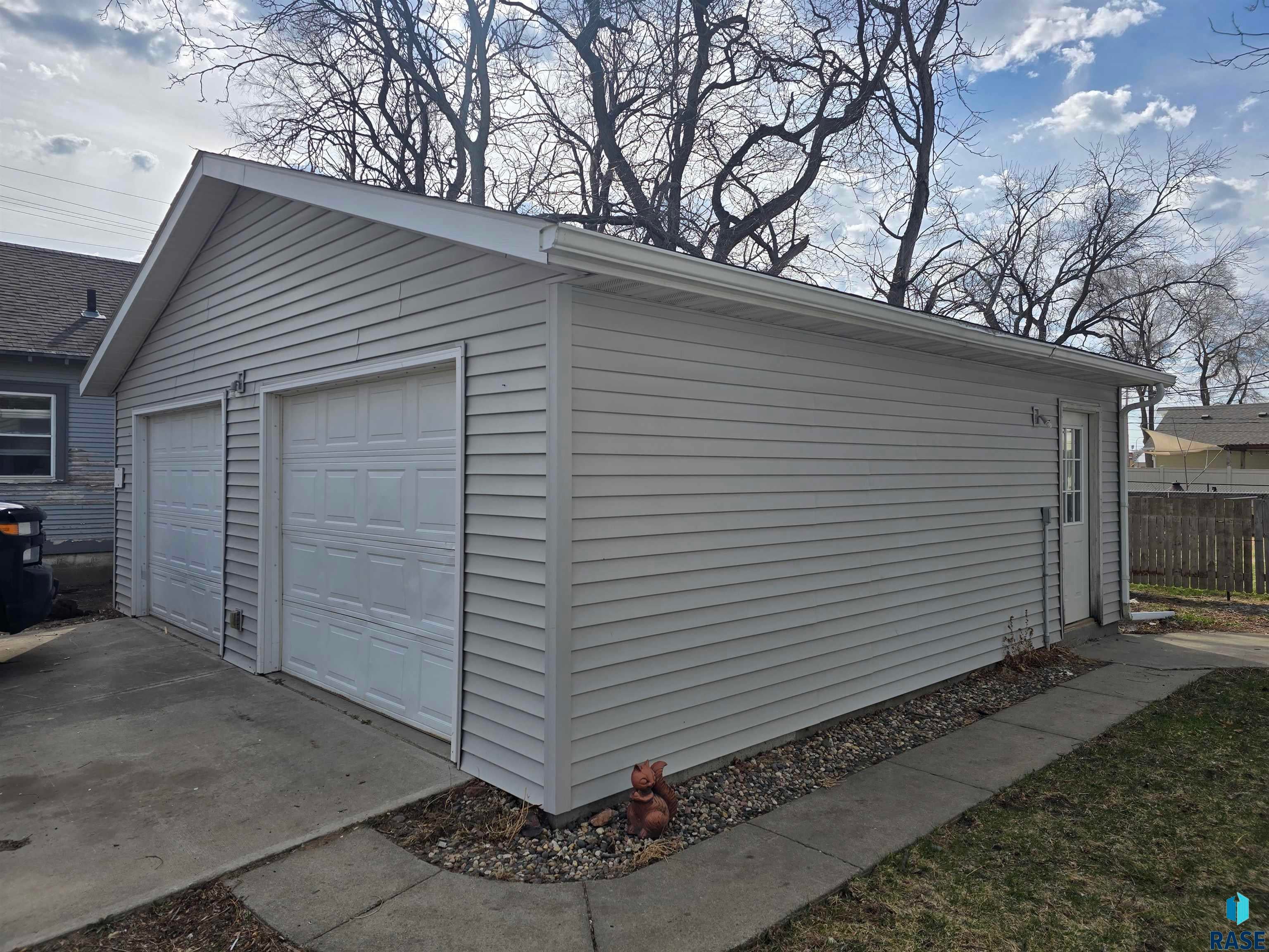 232 N Nesmith Ave