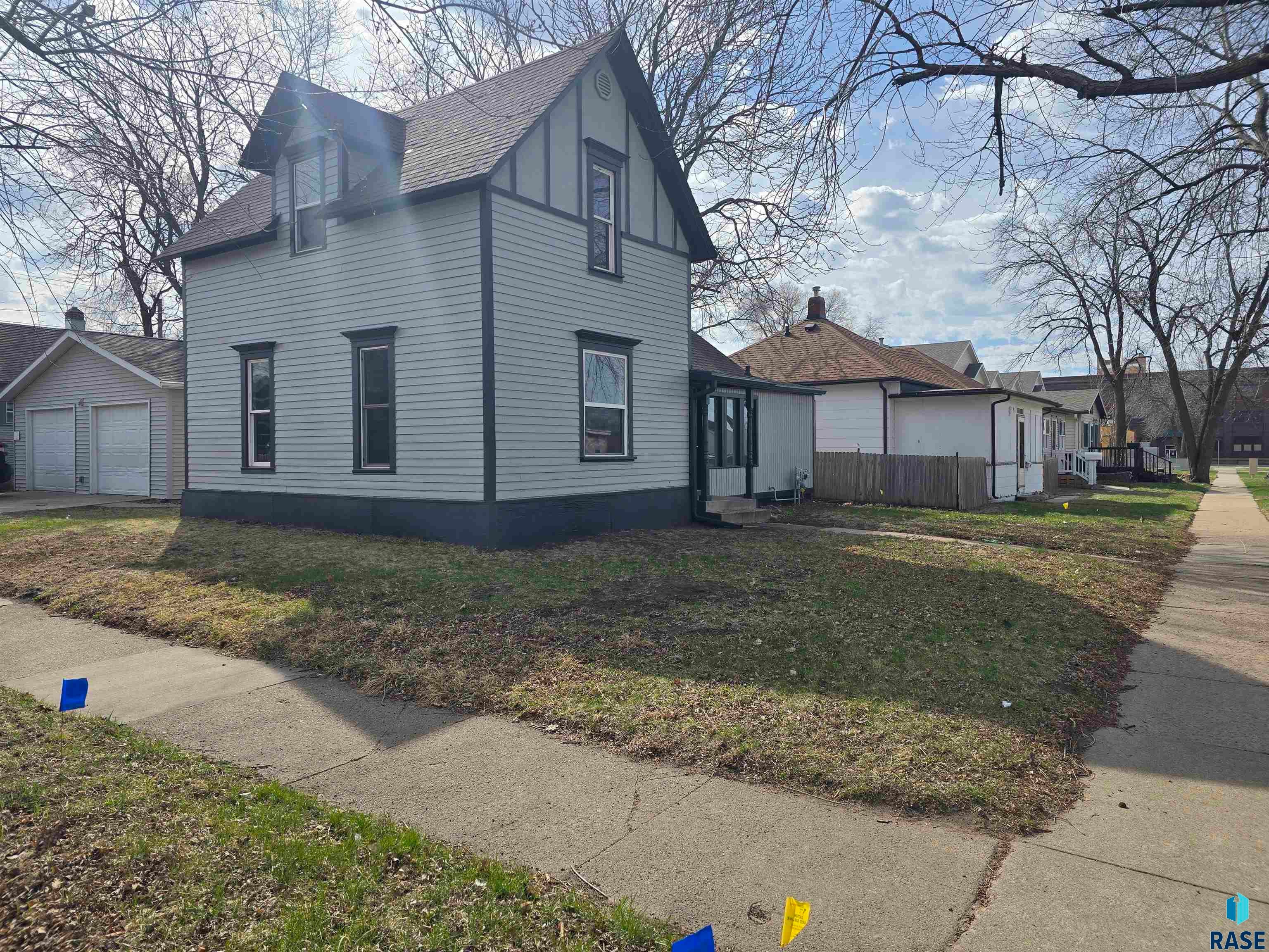 232 N Nesmith Ave