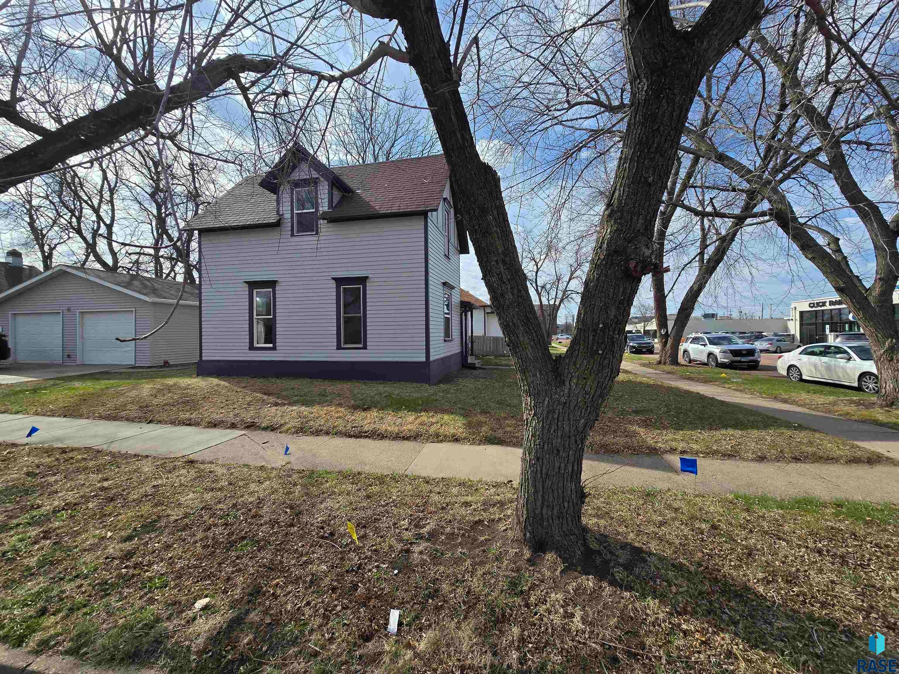 232 N Nesmith Ave
