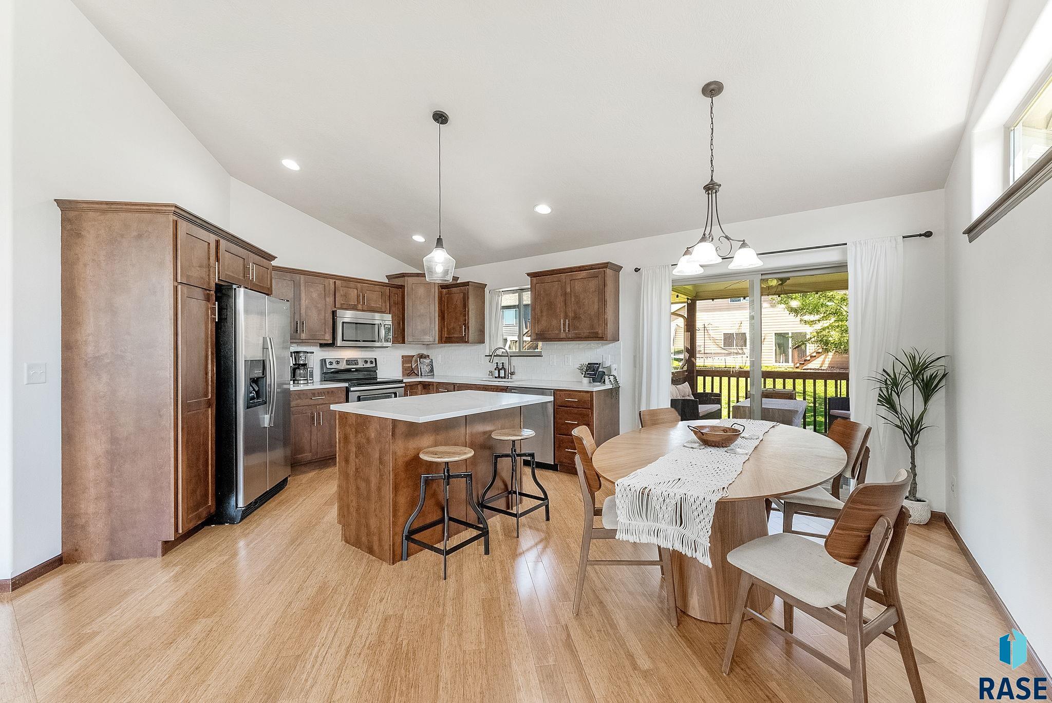 404 S Red Willow Ave