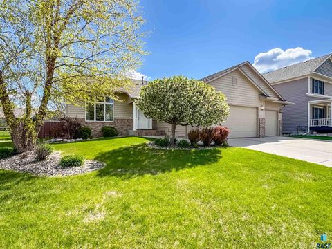 Homes For Sale - 3144 S Newcastle Court<br/> Sioux Falls, SD 57110