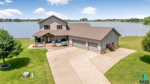 Homes For Sale - 209 Lake Ridge Drive<br/> Wentworth, SD 57075