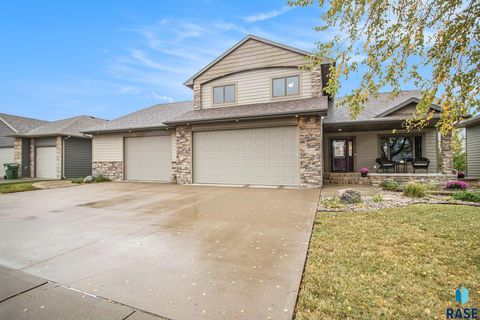 Photo of 1604 S Kinderhook Ave Avenue, Sioux Falls, SD 57106 (MLS # 22508014)