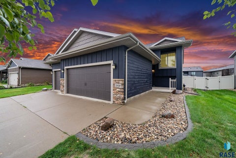 Photo of 2909 S Keyrell Dr, Sioux Falls, SD 57106 (MLS # 22607942)