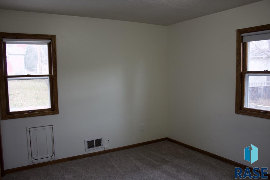 Sioux Falls, South Dakota 57103, United States, 3 Bedrooms Bedrooms, ,1 BathroomBathrooms,Residential,Active,251109