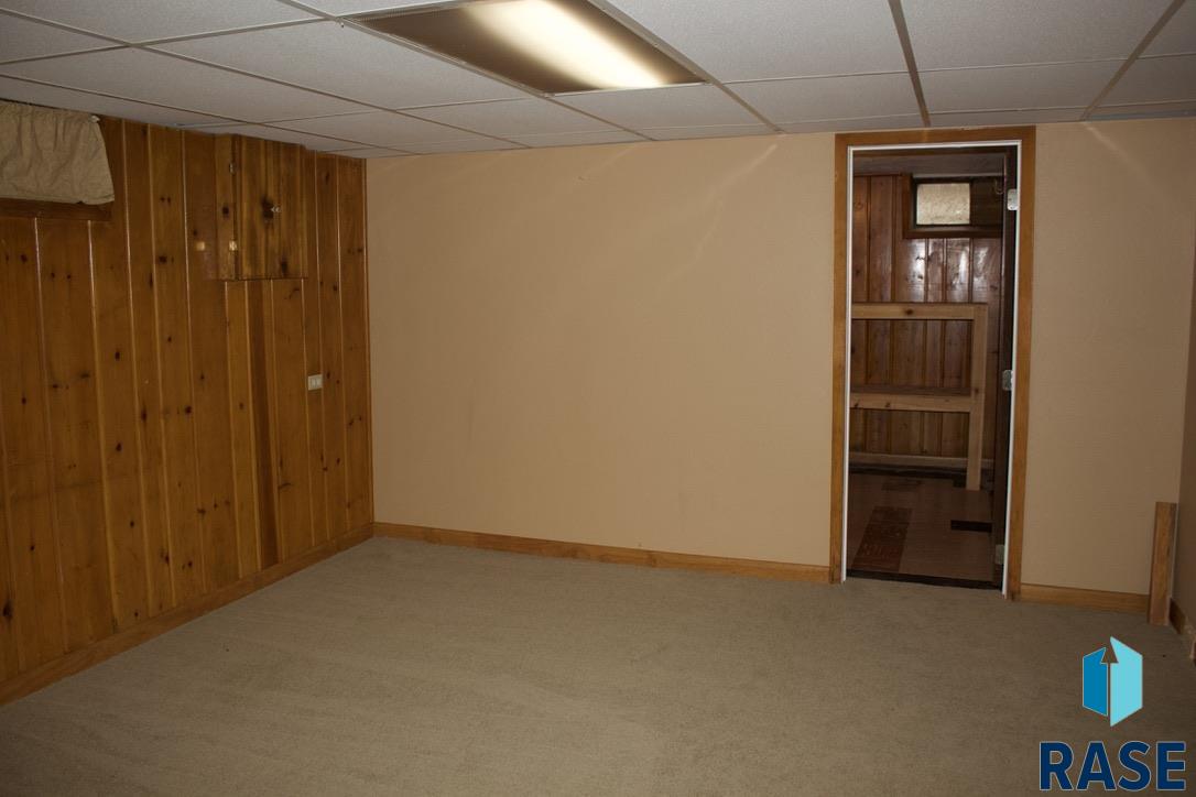 Sioux Falls, South Dakota 57103, United States, 3 Bedrooms Bedrooms, ,1 BathroomBathrooms,Residential,Active,251109