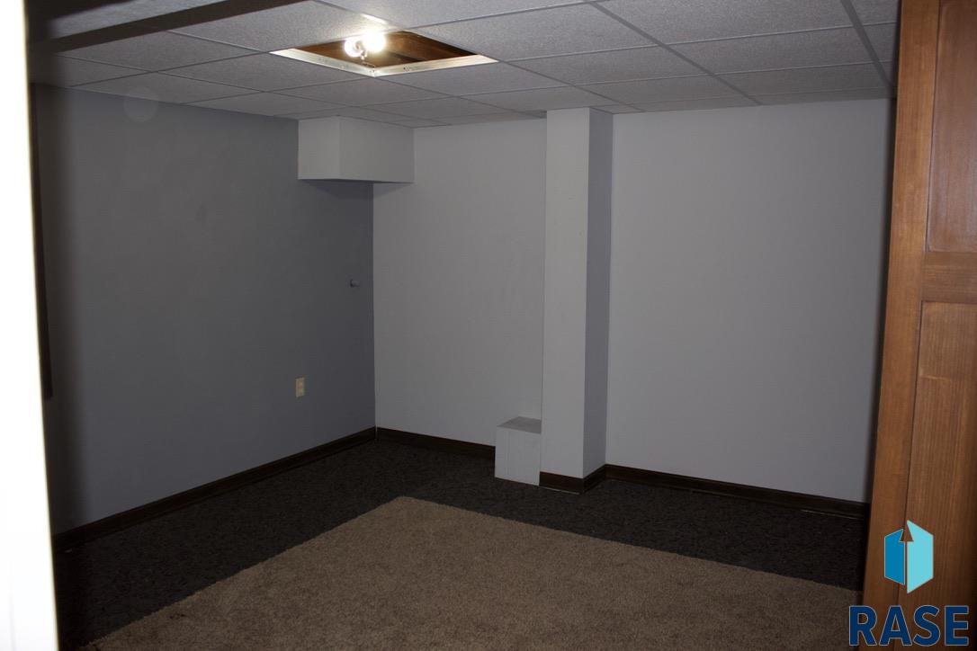 Sioux Falls, South Dakota 57103, United States, 3 Bedrooms Bedrooms, ,1 BathroomBathrooms,Residential,Active,251109