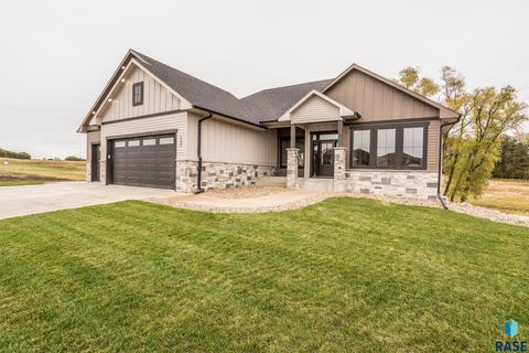 Photo of 1100 N Scots Pine Dr, Sioux Falls, SD 57110 (MLS # 22509149)