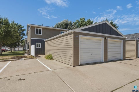 Townhouse For Sale - 1217 S Newport Place<br/> Sioux Falls, SD 57106