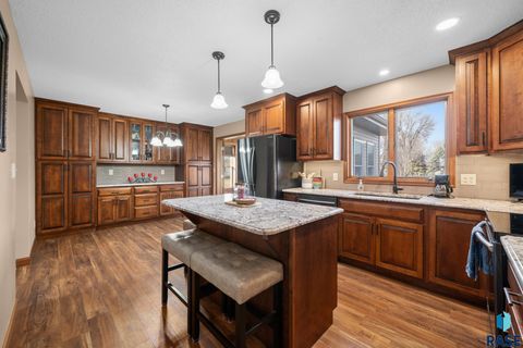 Apartment For Sale - 904 E 11th Street<br/> Dell Rapids, SD 57022