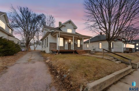 Photo of 310 N Sherman Ave, Sioux Falls, SD 57103 (MLS # 22601823)