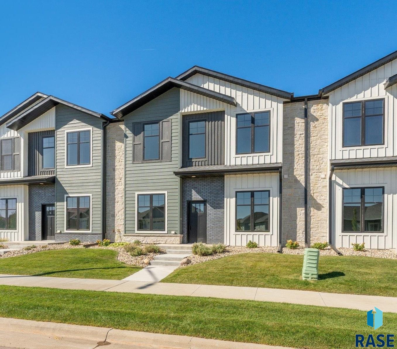 8611 W Shoreline Pl