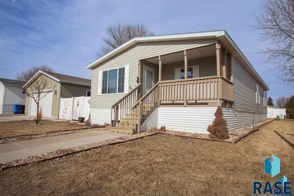 Photo 1 of 35 — 6208 W Misty Glen Pl, Sioux Falls, SD 57106