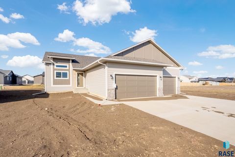 Homes For Sale - 905 N Main Street<br/> Lennox, SD 57039