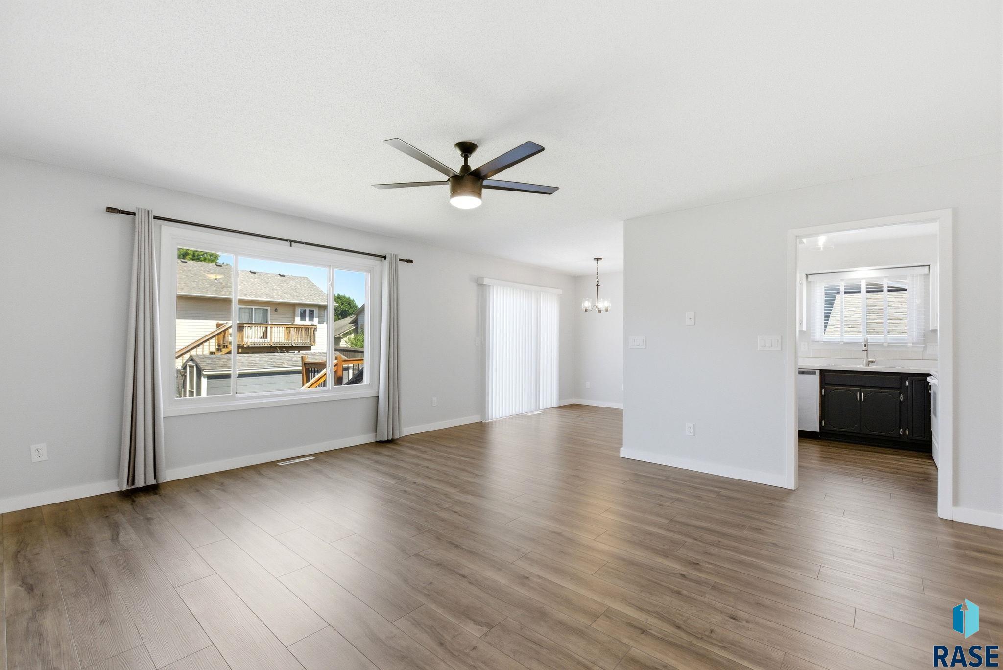 2600 S Groveland Ave
