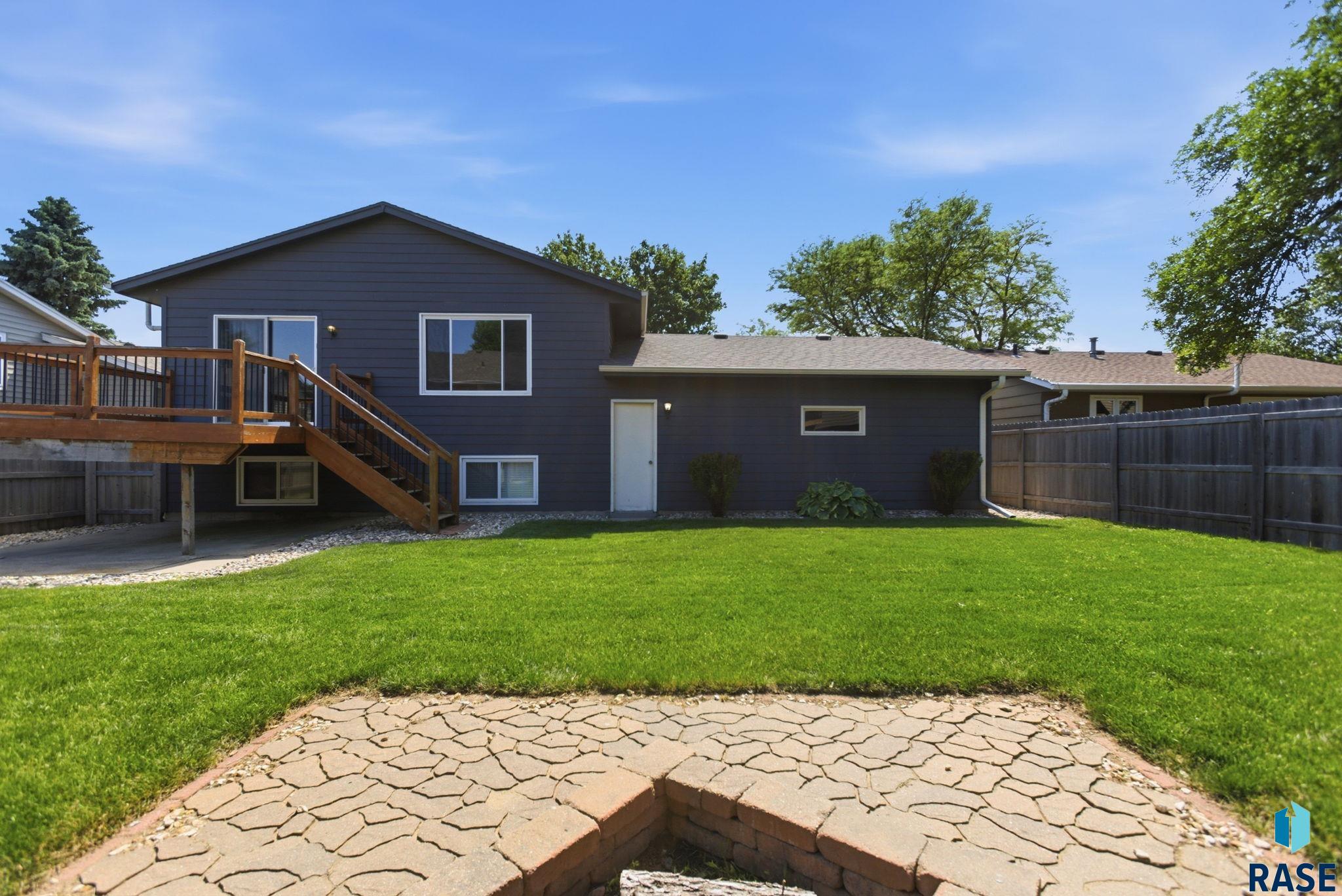 2600 S Groveland Ave