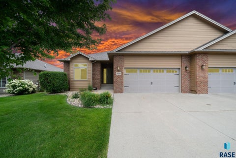 Townhouse For Sale - 7550 S Grand Arbor Place<br/> Lincoln County, Sioux Falls, SD 57108