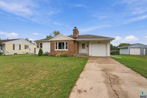 Photo of 601 S Jessica Ave, Sioux Falls, SD 57103 (MLS # 22607425)