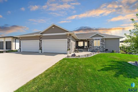 Homes For Sale - 8401 E Roughlock Street<br/> Sioux Falls, SD 57110