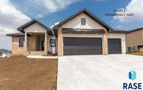 Homes For Sale - 8040 E Norway Pine Trail<br/> Minnehaha County, Sioux Falls, SD 57110