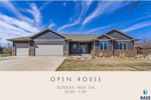 Photo of 2029 S Abbeystone Ct, Sioux Falls, SD 57110 (MLS # 22601603)
