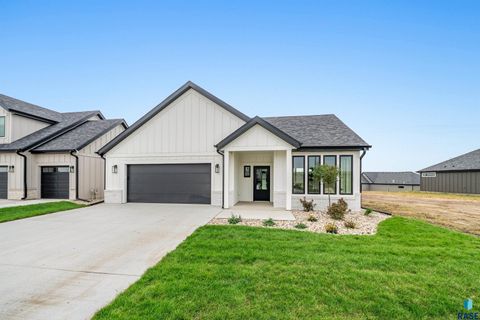 Photo of 5917 E Rush St, Sioux Falls, SD 57110 (MLS # 22508020)