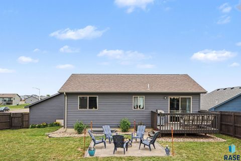 Photo of 3912 S Pisidian Ave, Sioux Falls, SD 57110 (MLS # 22604531)