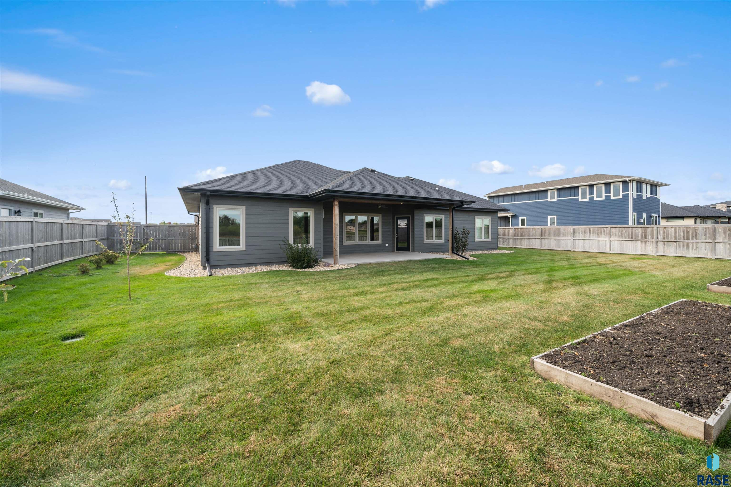 Brandon, South Dakota 57005, United States, 3 Bedrooms Bedrooms, ,2 BathroomsBathrooms,Residential,Active,232546