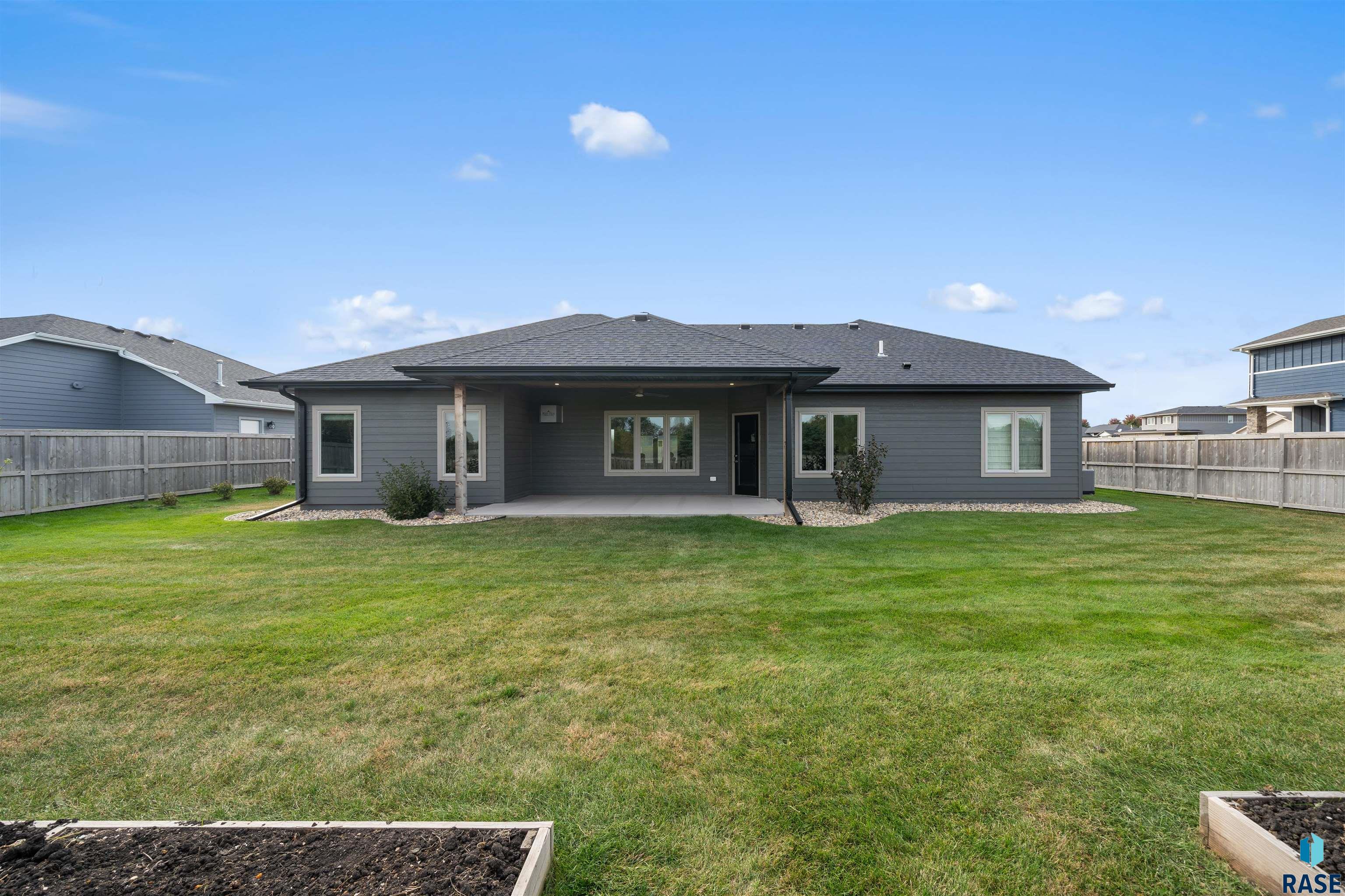 Brandon, South Dakota 57005, United States, 3 Bedrooms Bedrooms, ,2 BathroomsBathrooms,Residential,Active,232546