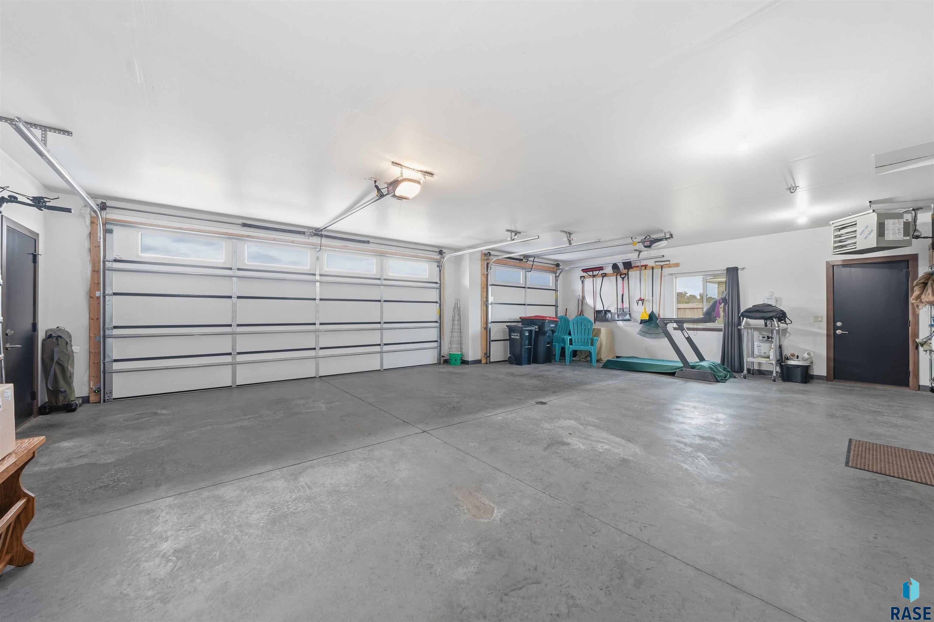 Brandon, South Dakota 57005, United States, 3 Bedrooms Bedrooms, ,2 BathroomsBathrooms,Residential,Active,232546