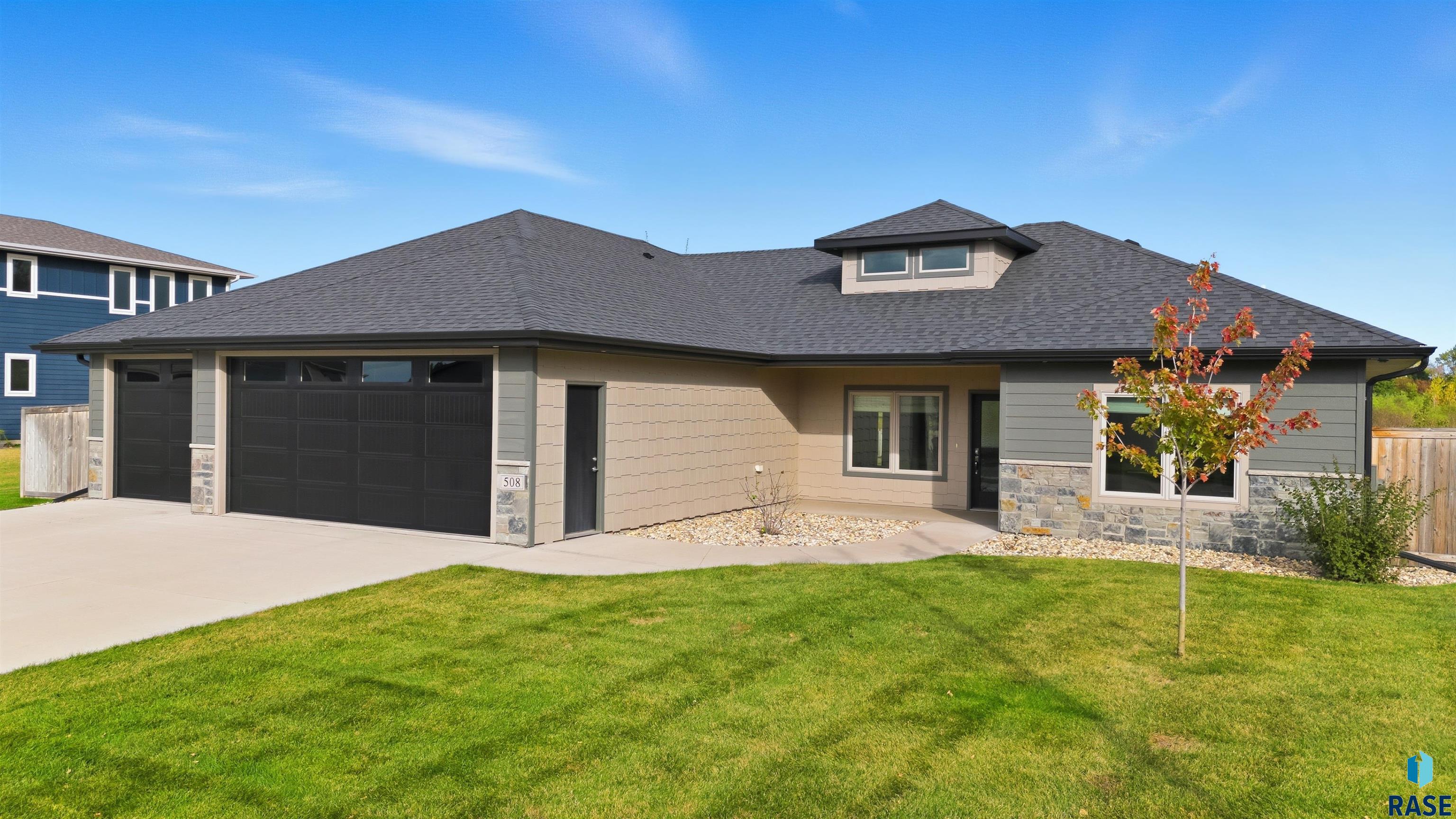 Brandon, South Dakota 57005, United States, 3 Bedrooms Bedrooms, ,2 BathroomsBathrooms,Residential,Active,232546