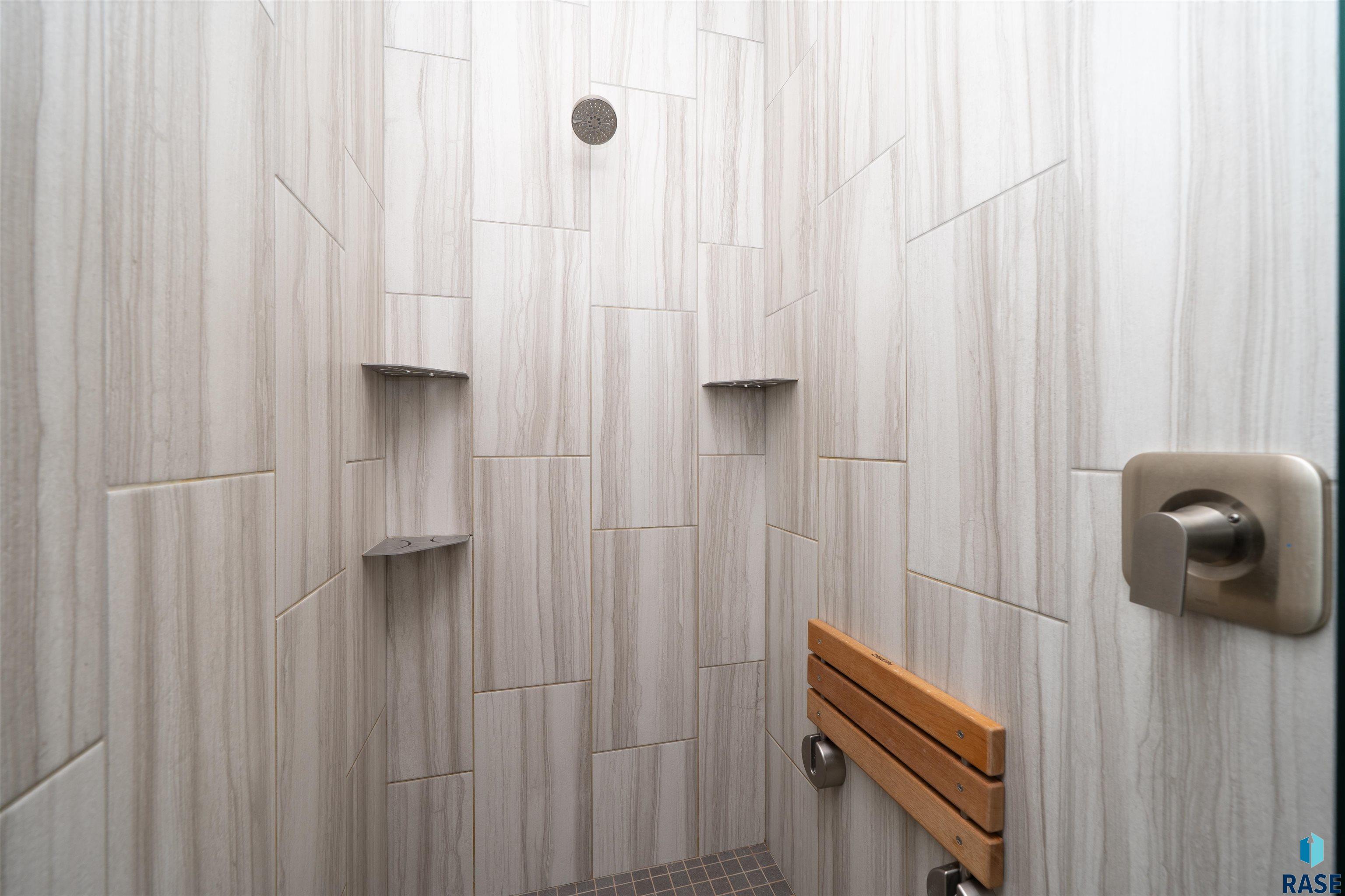 Brandon, South Dakota 57005, United States, 3 Bedrooms Bedrooms, ,2 BathroomsBathrooms,Residential,Active,232546