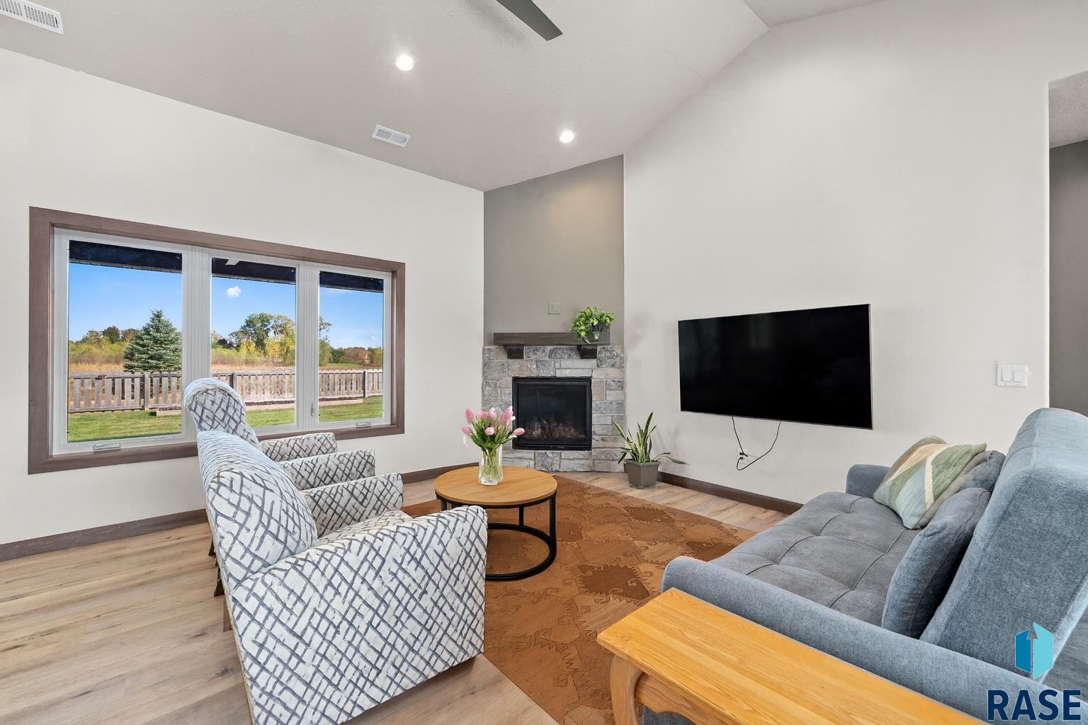 Brandon, South Dakota 57005, United States, 3 Bedrooms Bedrooms, ,2 BathroomsBathrooms,Residential,Active,232546