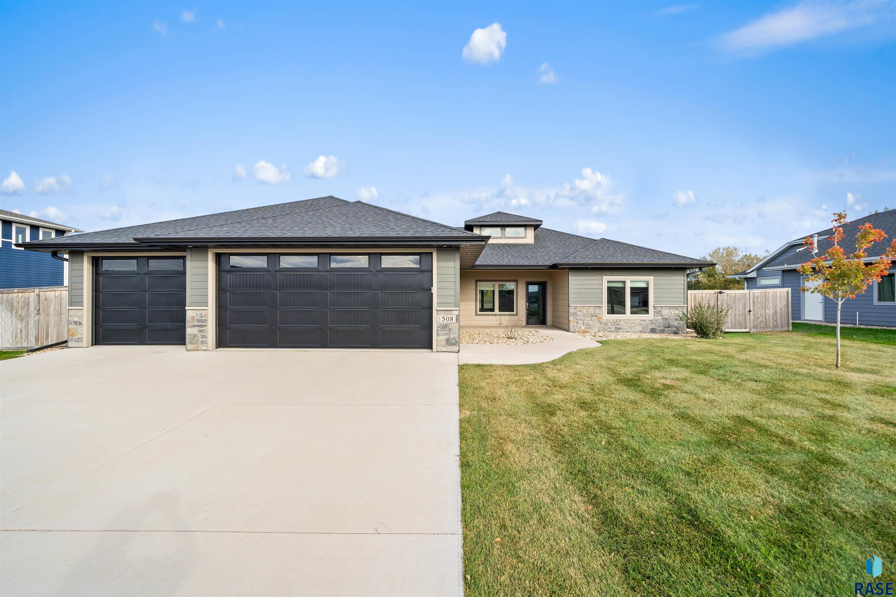 Brandon, South Dakota 57005, United States, 3 Bedrooms Bedrooms, ,2 BathroomsBathrooms,Residential,Active,232546