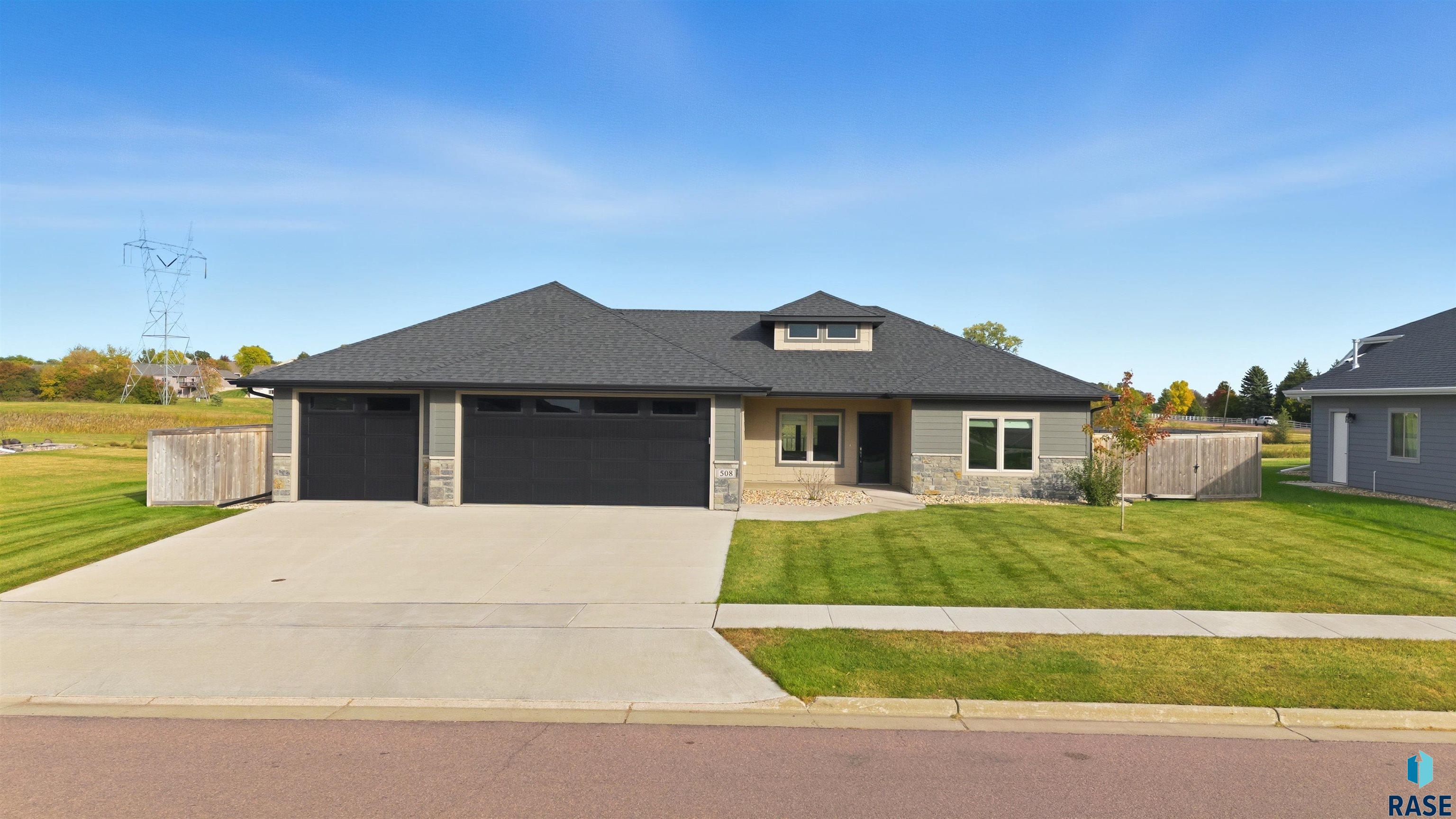 Brandon, South Dakota 57005, United States, 3 Bedrooms Bedrooms, ,2 BathroomsBathrooms,Residential,Active,232546