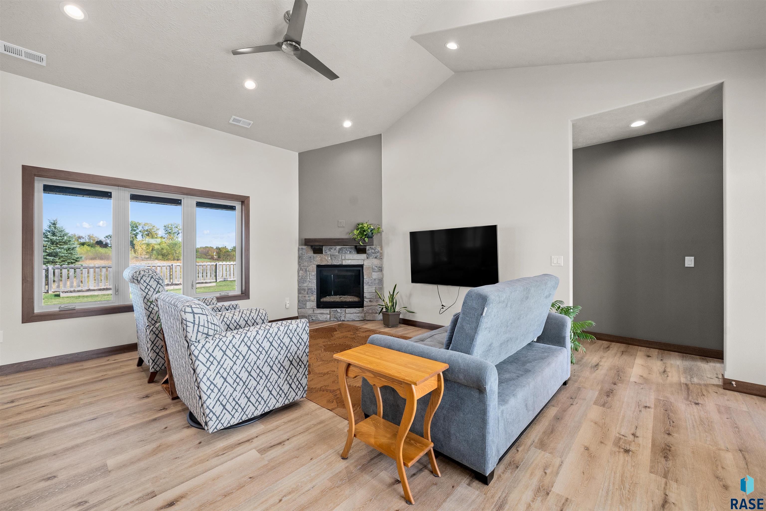 Brandon, South Dakota 57005, United States, 3 Bedrooms Bedrooms, ,2 BathroomsBathrooms,Residential,Active,232546