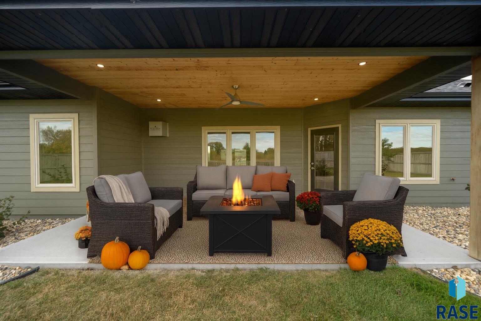 Brandon, South Dakota 57005, United States, 3 Bedrooms Bedrooms, ,2 BathroomsBathrooms,Residential,Active,232546