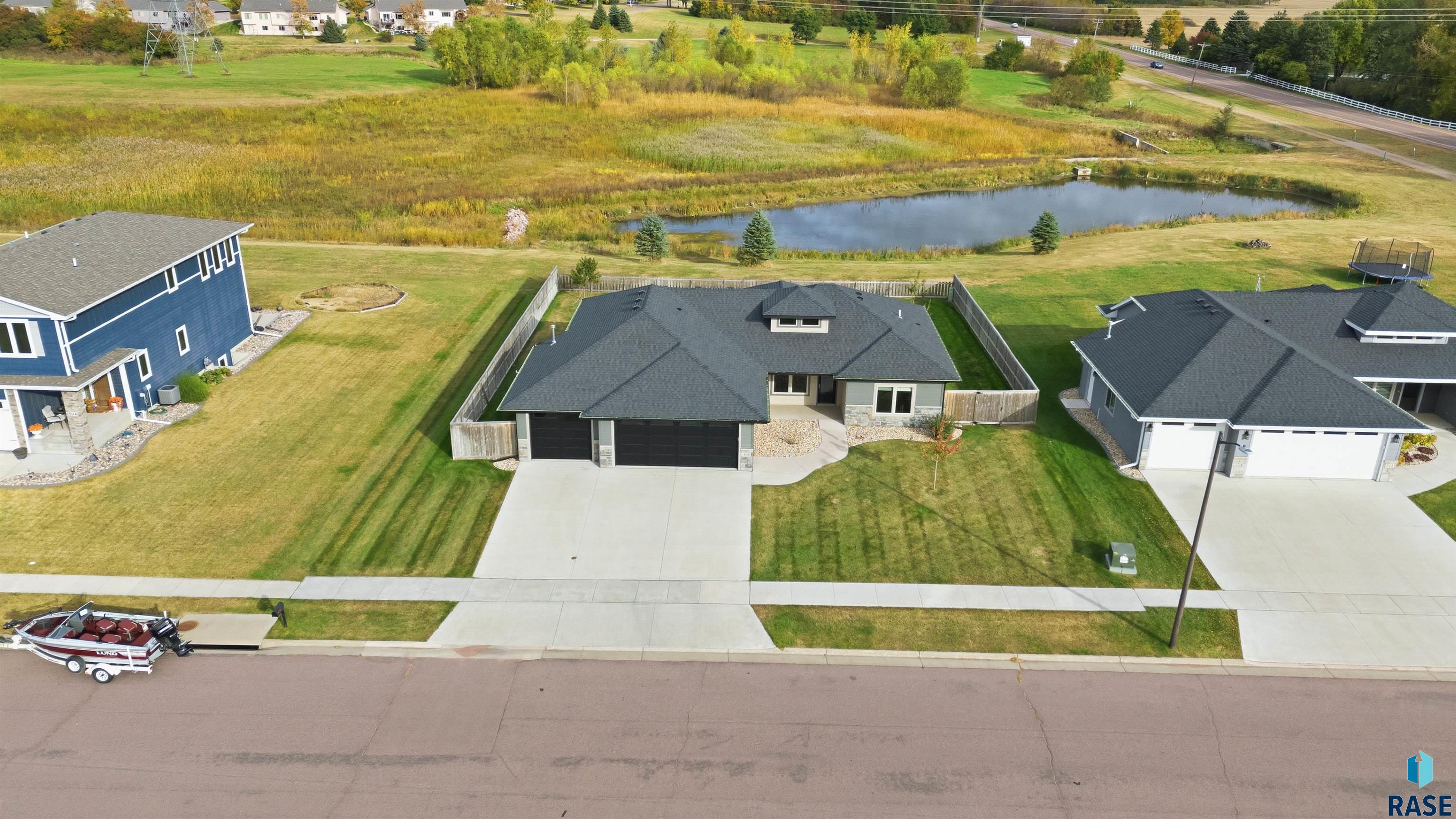 Brandon, South Dakota 57005, United States, 3 Bedrooms Bedrooms, ,2 BathroomsBathrooms,Residential,Active,232546