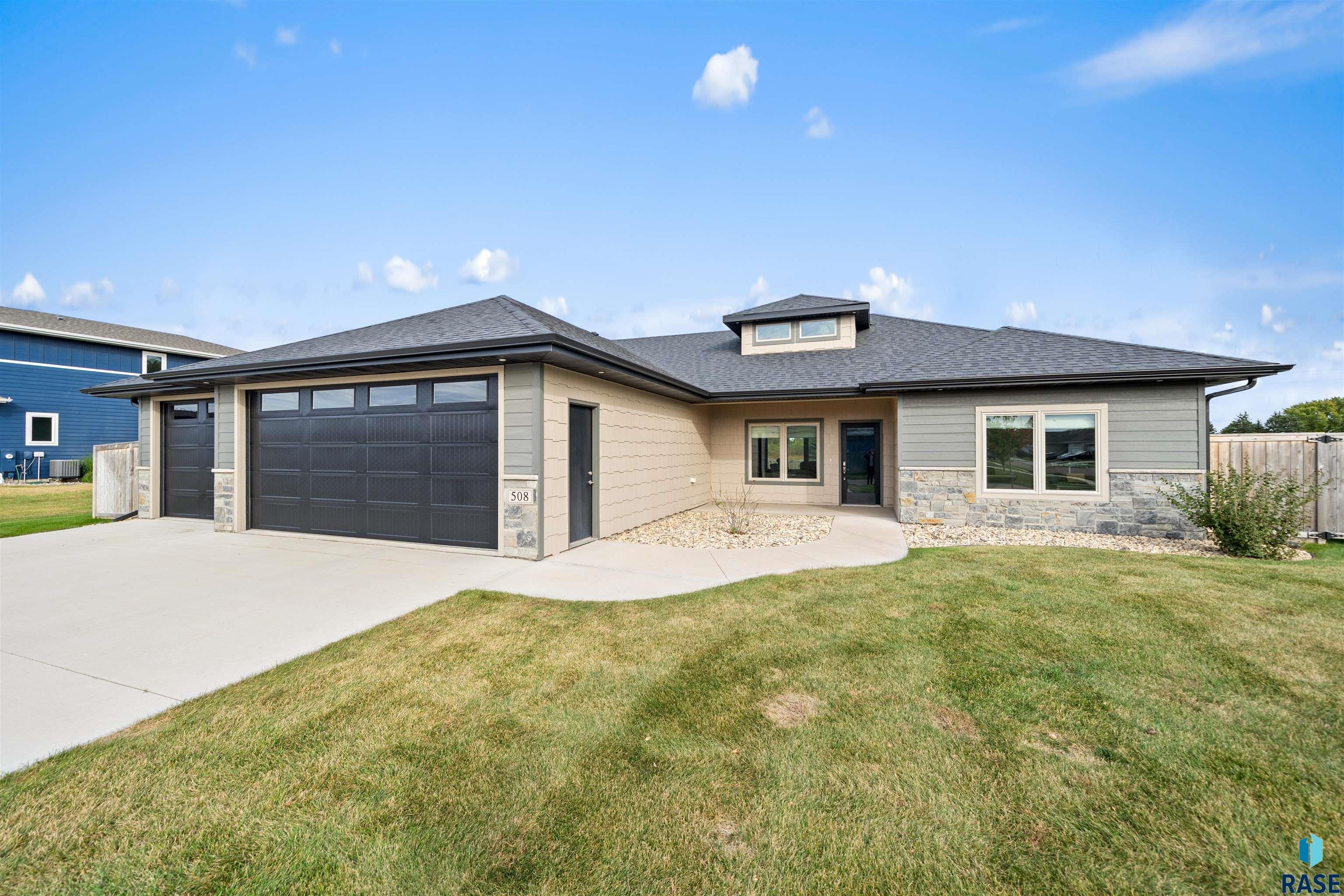 Brandon, South Dakota 57005, United States, 3 Bedrooms Bedrooms, ,2 BathroomsBathrooms,Residential,Active,232546