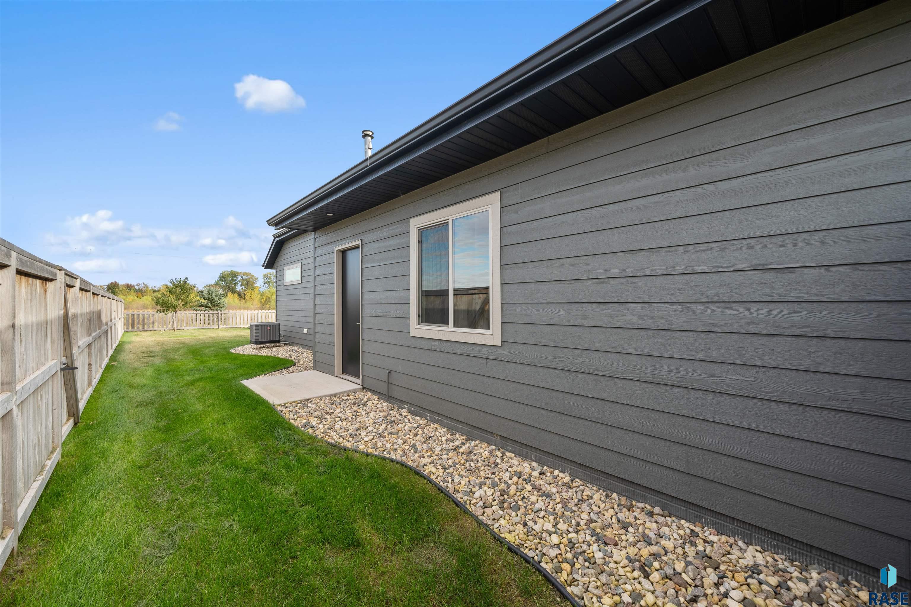 Brandon, South Dakota 57005, United States, 3 Bedrooms Bedrooms, ,2 BathroomsBathrooms,Residential,Active,232546