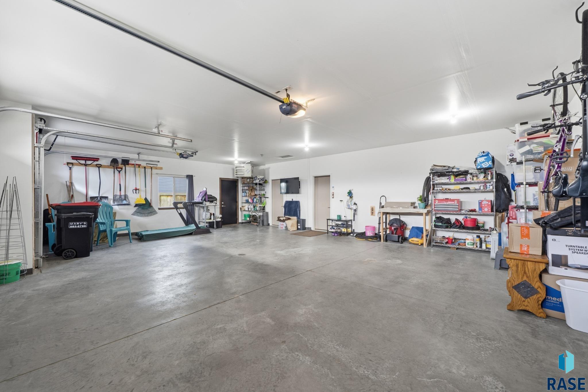 Brandon, South Dakota 57005, United States, 3 Bedrooms Bedrooms, ,2 BathroomsBathrooms,Residential,Active,232546