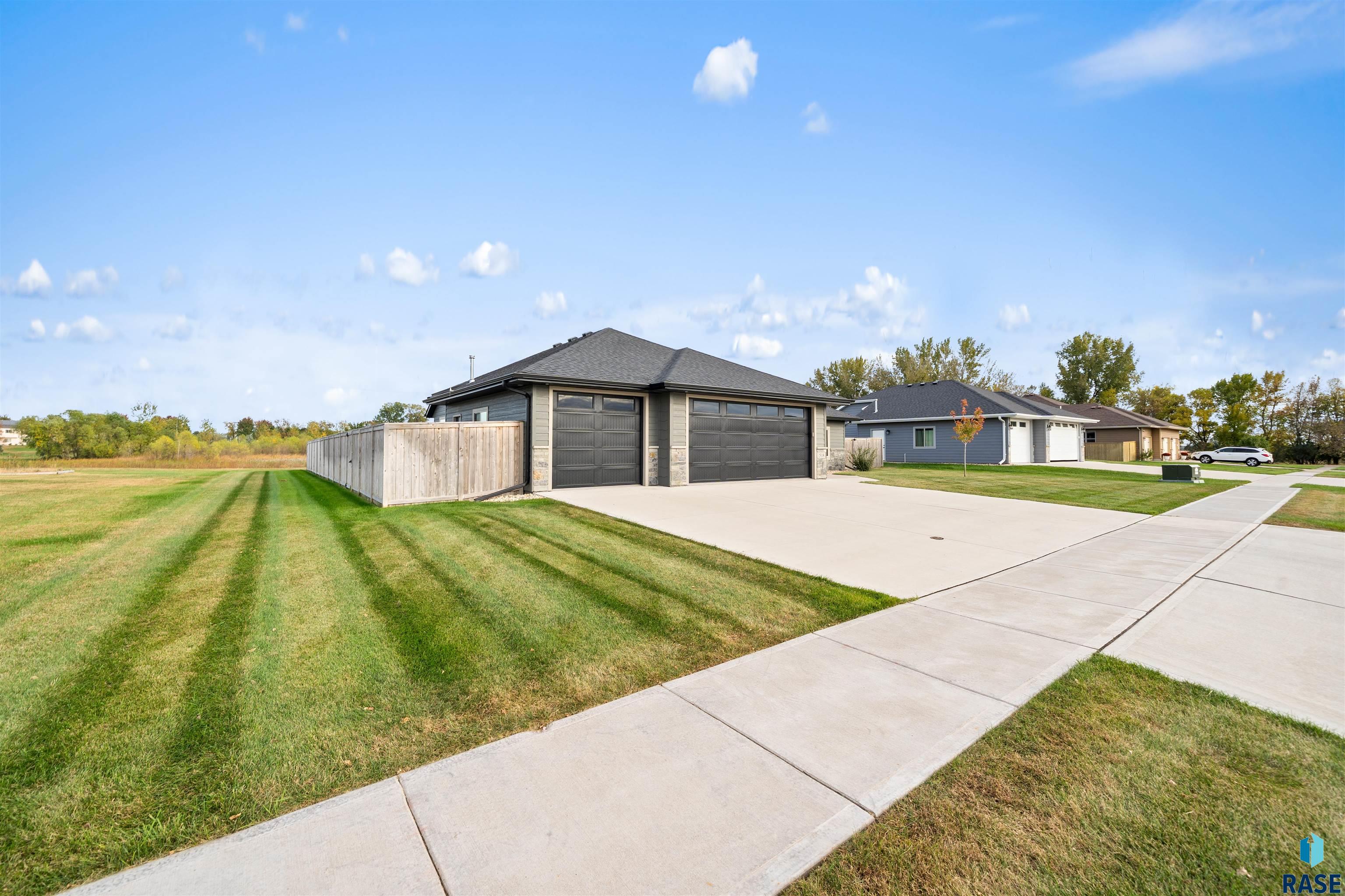 Brandon, South Dakota 57005, United States, 3 Bedrooms Bedrooms, ,2 BathroomsBathrooms,Residential,Active,232546