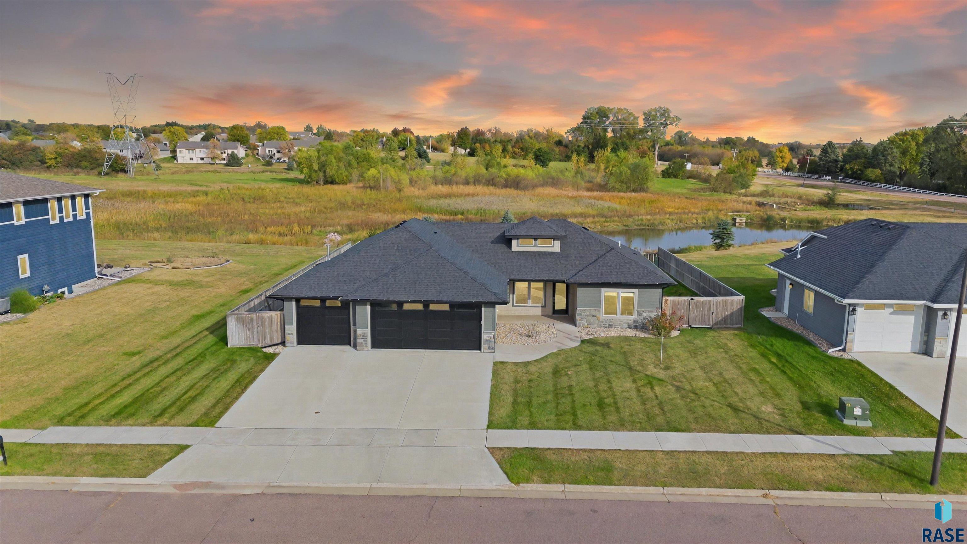 Brandon, South Dakota 57005, United States, 3 Bedrooms Bedrooms, ,2 BathroomsBathrooms,Residential,Active,232546