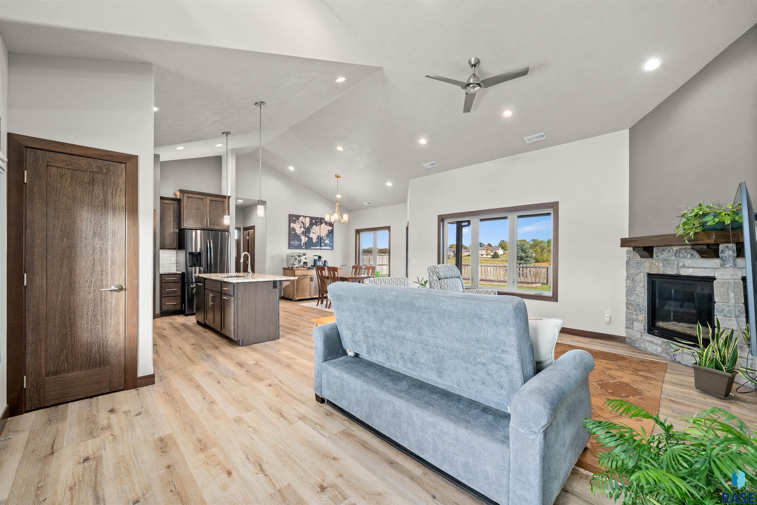 Brandon, South Dakota 57005, United States, 3 Bedrooms Bedrooms, ,2 BathroomsBathrooms,Residential,Active,232546