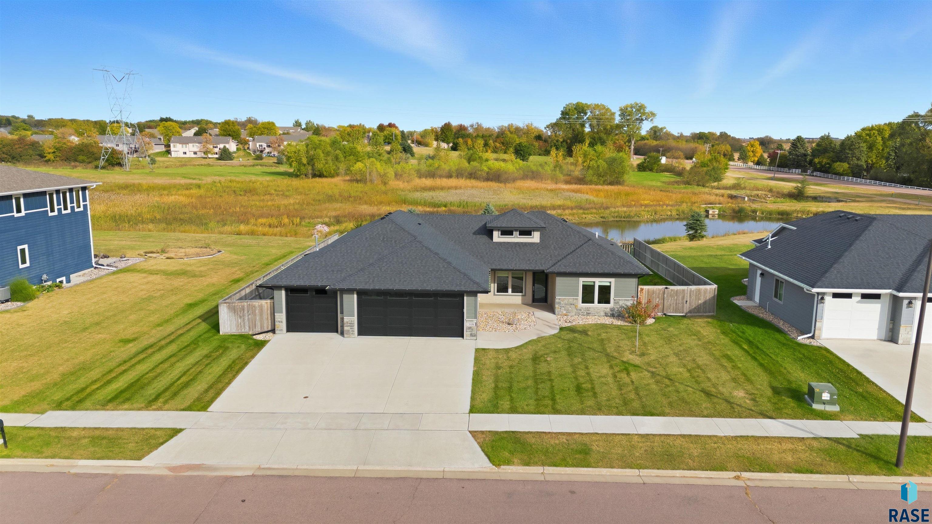 Brandon, South Dakota 57005, United States, 3 Bedrooms Bedrooms, ,2 BathroomsBathrooms,Residential,Active,232546