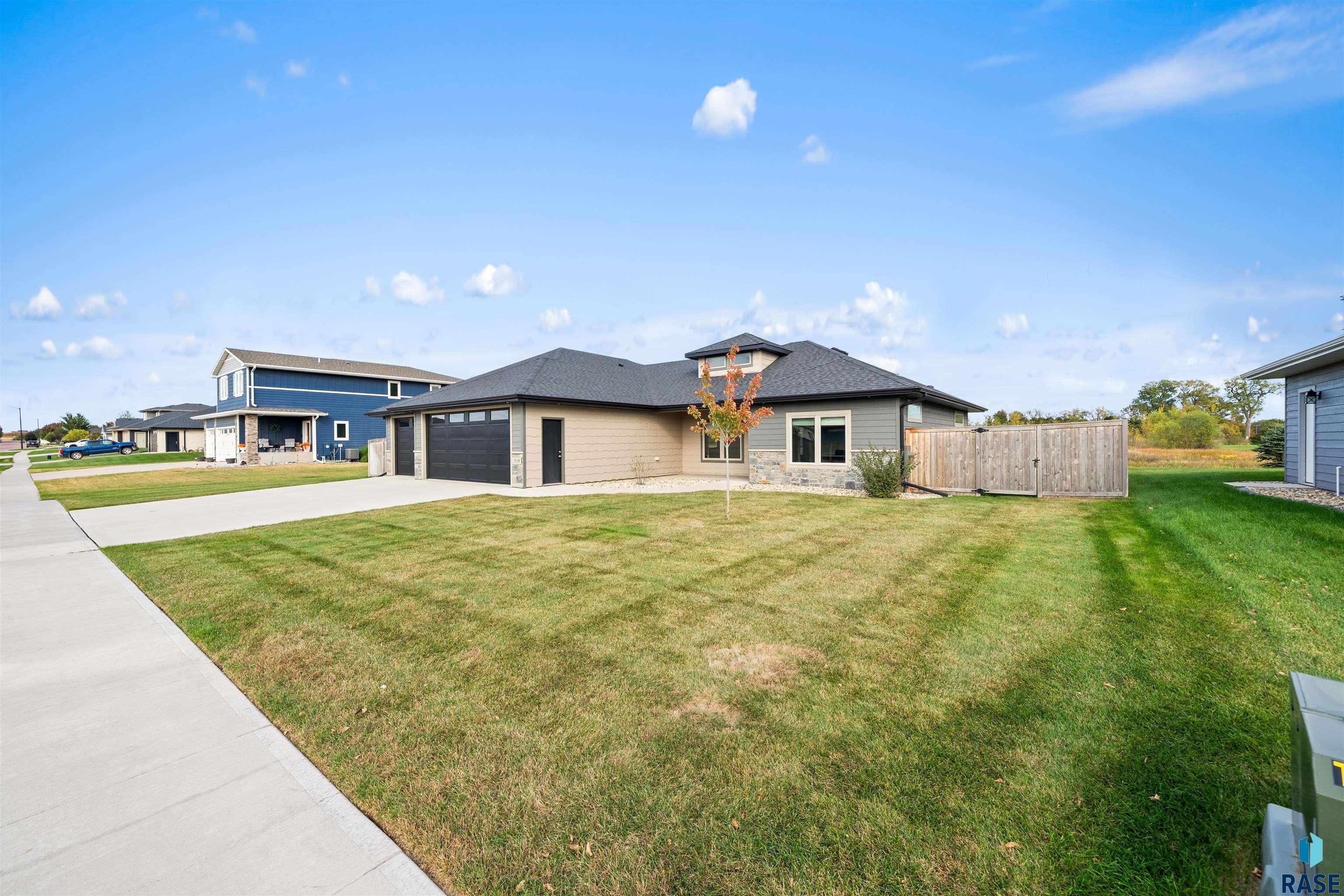 Brandon, South Dakota 57005, United States, 3 Bedrooms Bedrooms, ,2 BathroomsBathrooms,Residential,Active,232546