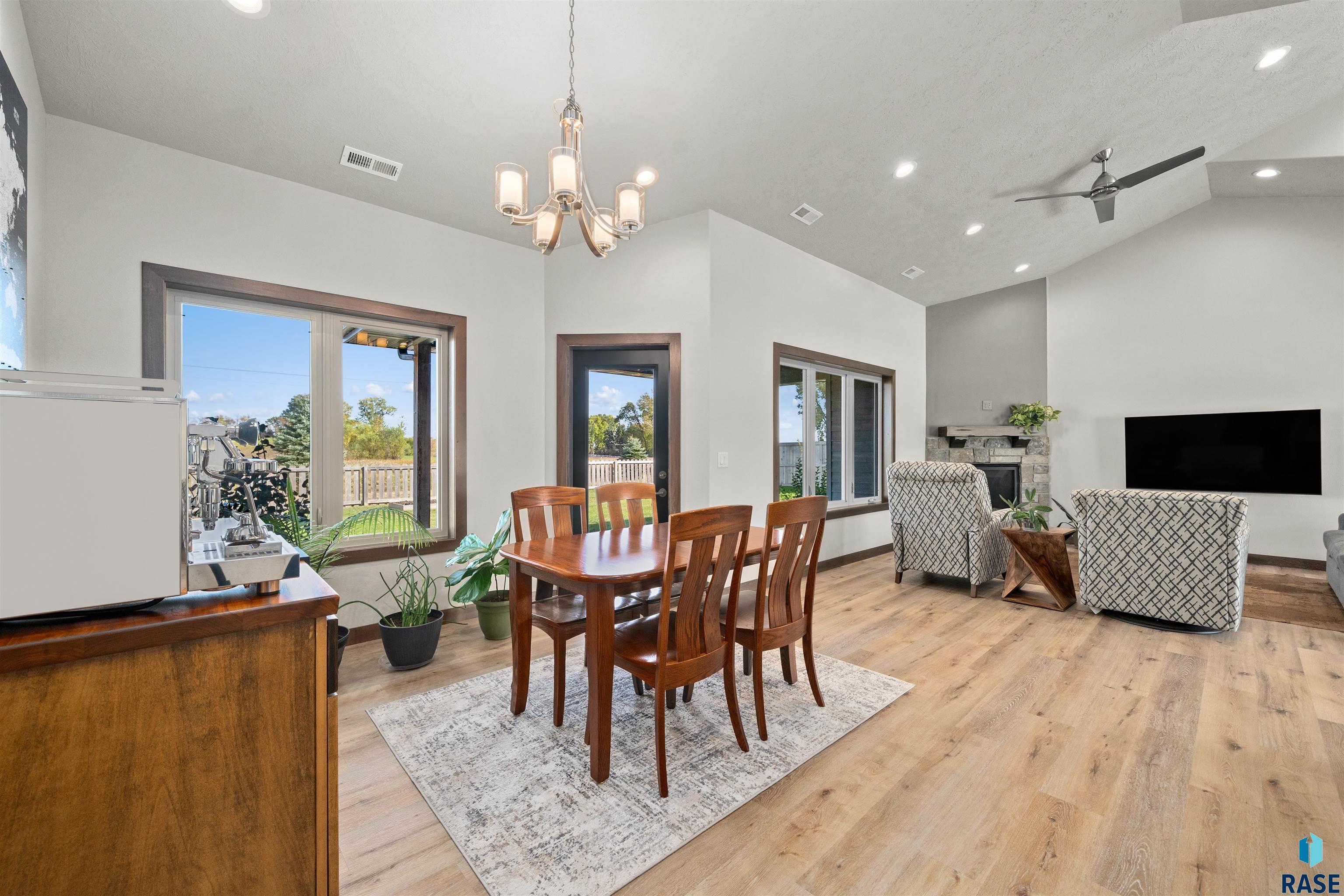 Brandon, South Dakota 57005, United States, 3 Bedrooms Bedrooms, ,2 BathroomsBathrooms,Residential,Active,232546