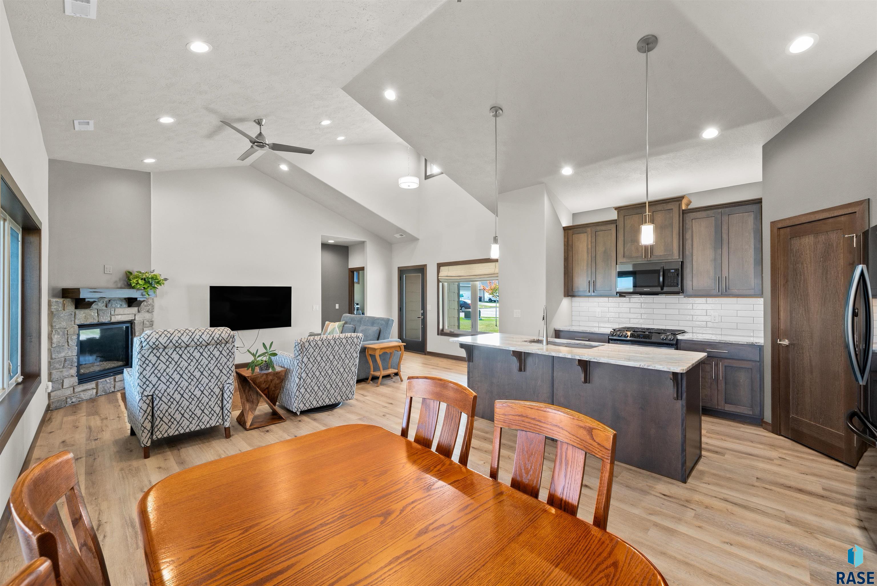 Brandon, South Dakota 57005, United States, 3 Bedrooms Bedrooms, ,2 BathroomsBathrooms,Residential,Active,232546